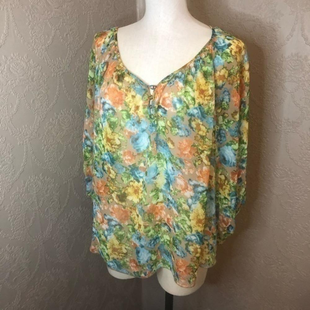 BKE Buckle Boutique Blouse Floral M L sheer
